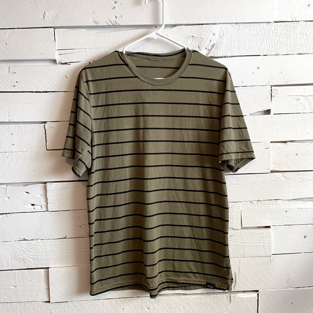 Patagonia striped tee. Size M